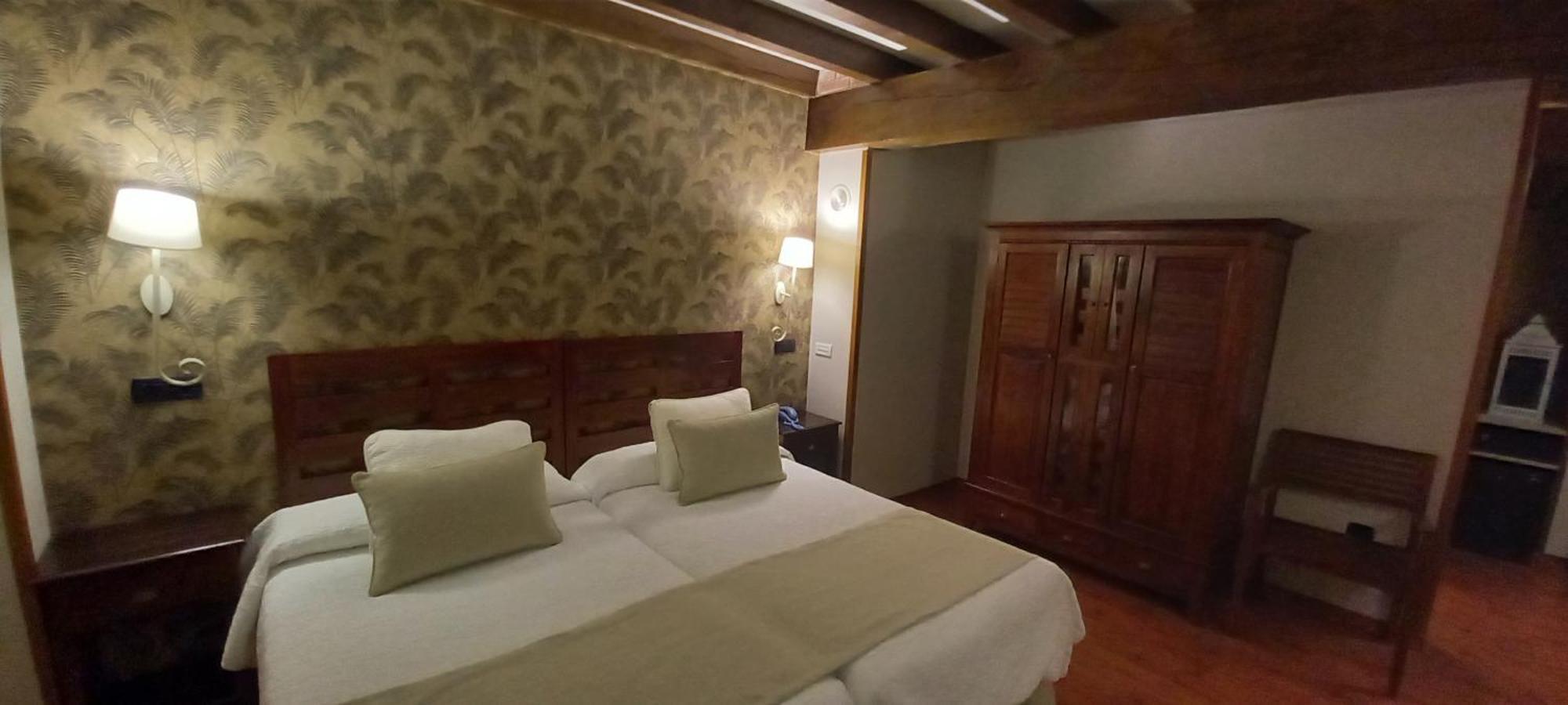 La Casona De Revolgo Hotel Santillana del Mar Bagian luar foto